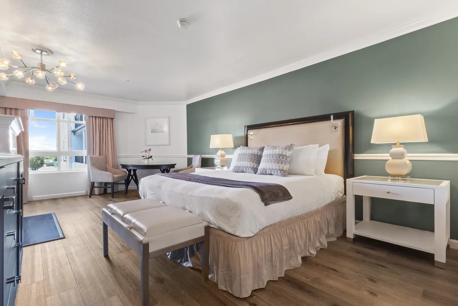 Standard King Room, view 2