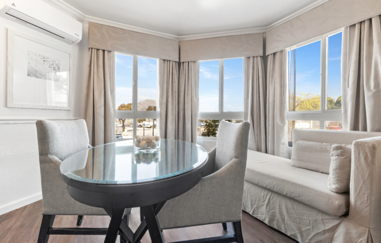 King Tower Room - Ascot Suites