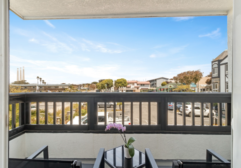 Double King with Balcony - Ascot Suites